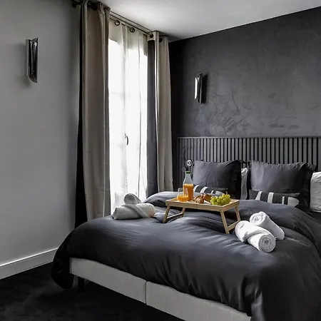 Apartment Dark Marais Paris